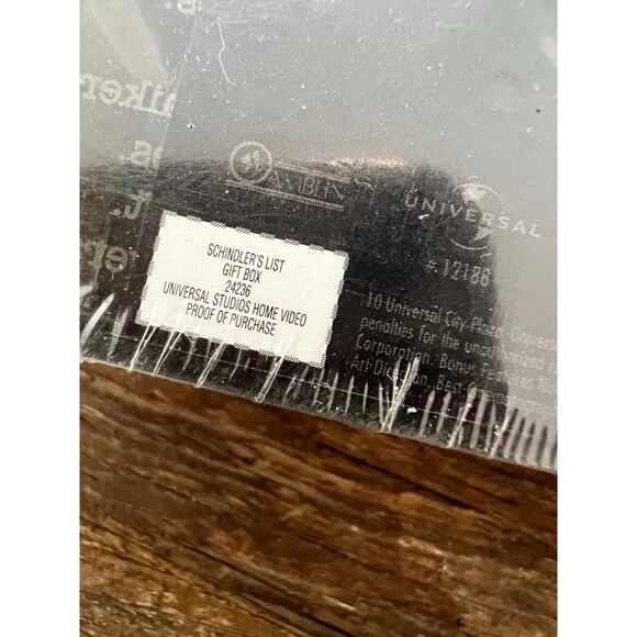 NEW Schindler's List Limited Edition Collectors DVD in Plexiglass Case JL - Picture 6 of 9